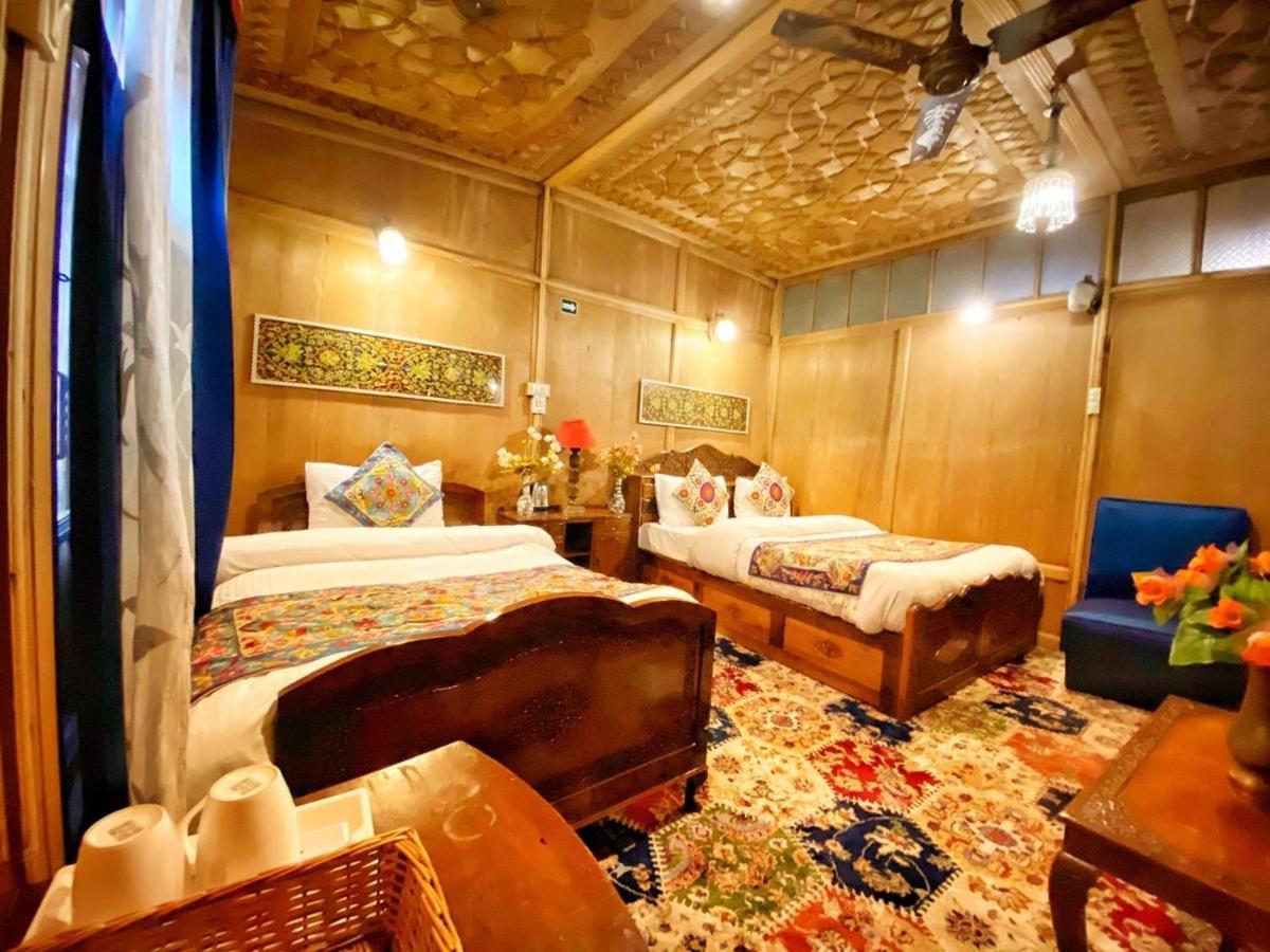 Bed and Breakfast Lake Victoria Houseboats Srīnagar Exteriér fotografie