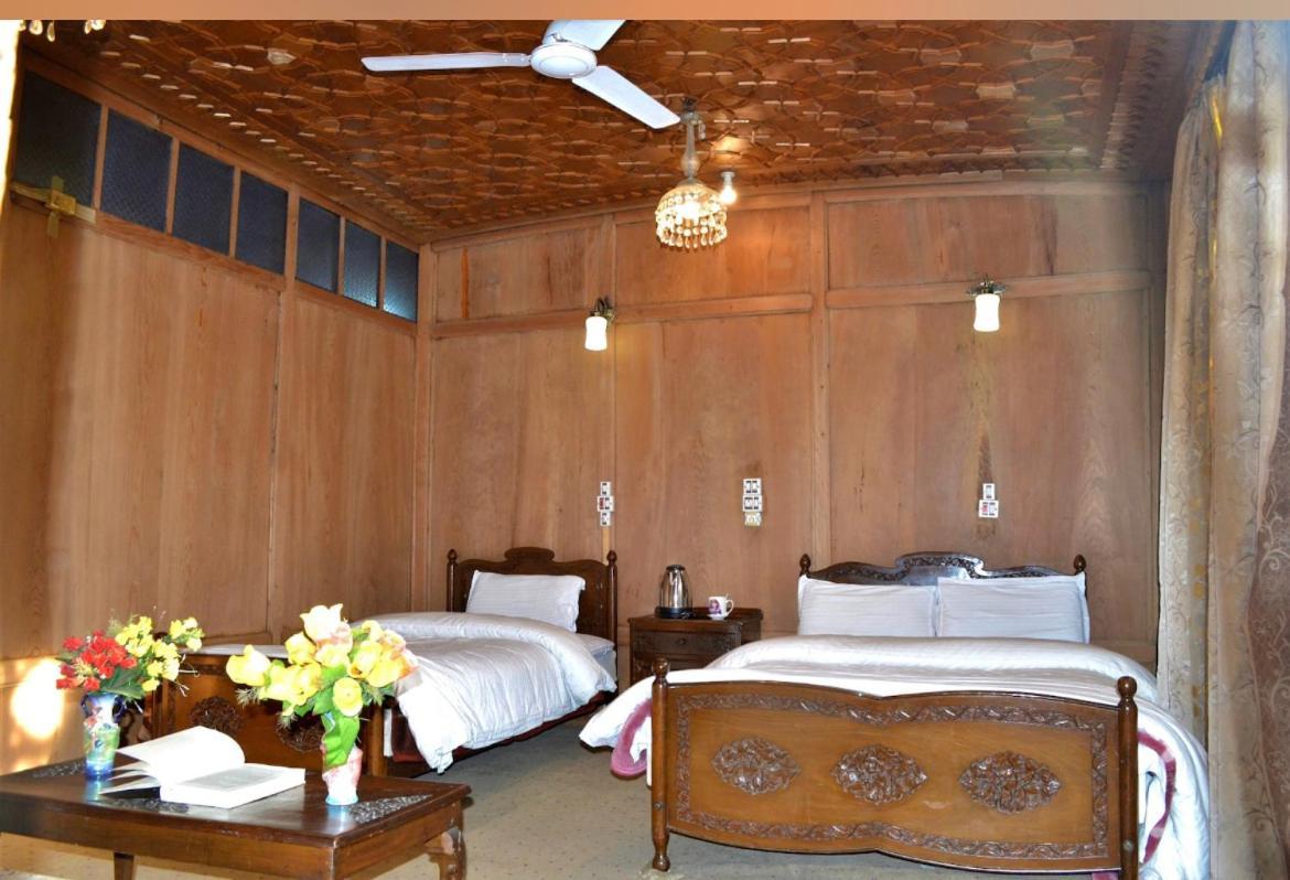 Bed and Breakfast Lake Victoria Houseboats Srīnagar Exteriér fotografie